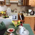 Gadenstaetter In Der Lägenhet *